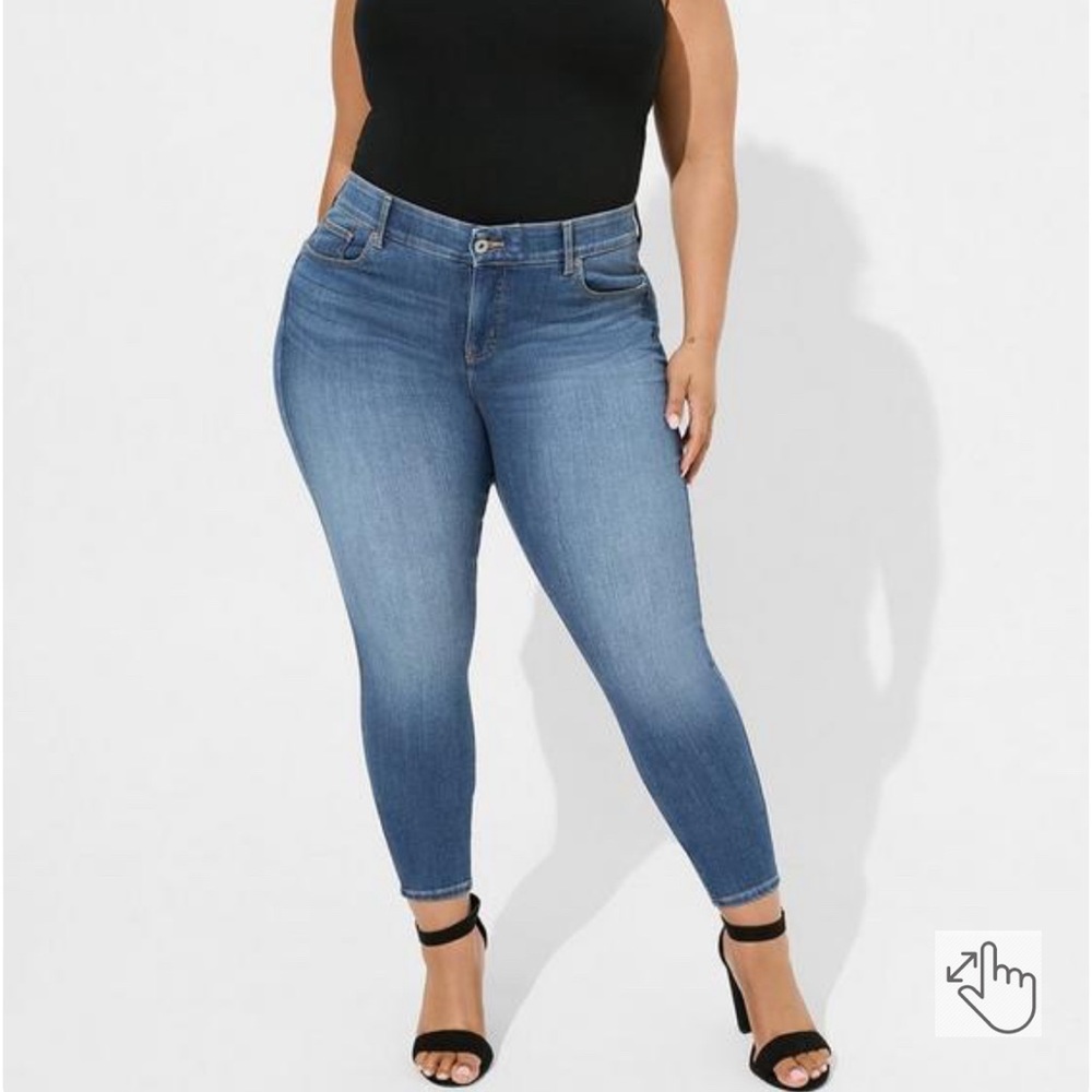 Torrid Bombshell Skinny Jeans Size 10 Short